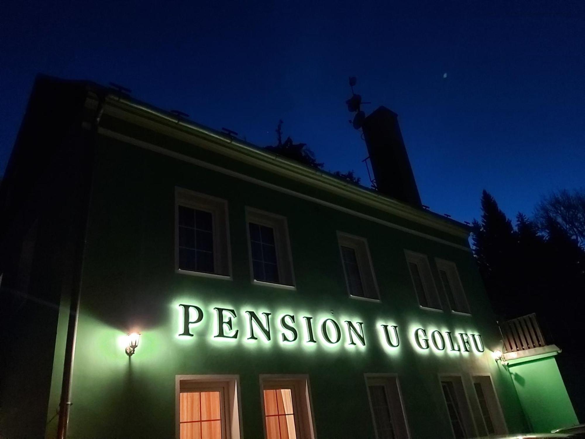 Pension U Golfu Cihelny كارلوفي فاري المظهر الخارجي الصورة
